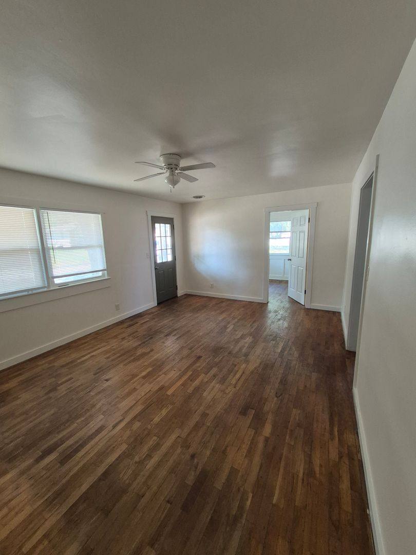 House for rent at 138 N Rechow Ave, Bolivar, MO 65613