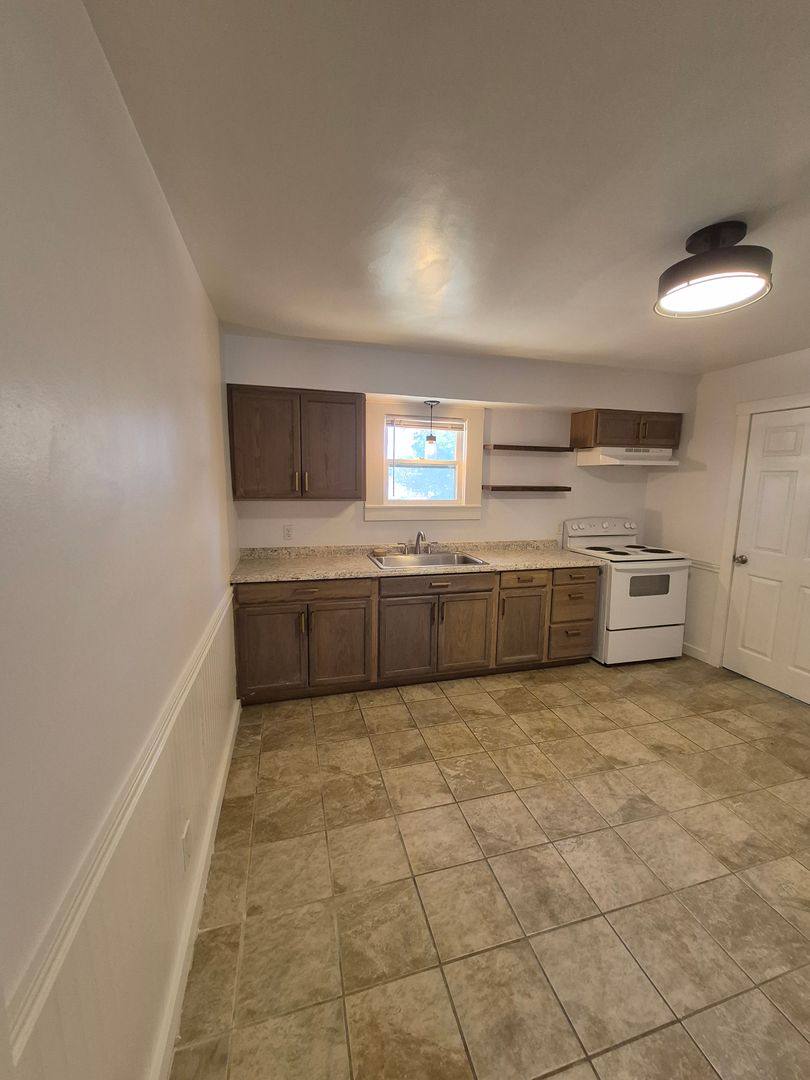 House for rent at 138 N Rechow Ave, Bolivar, MO 65613