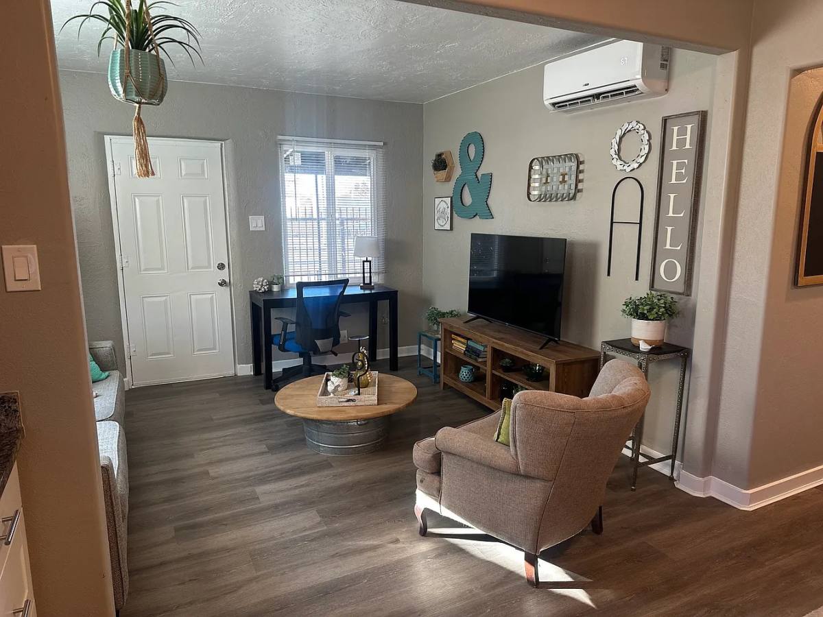 House for rent at 208 University Blvd SE, Albuquerque, NM 87106