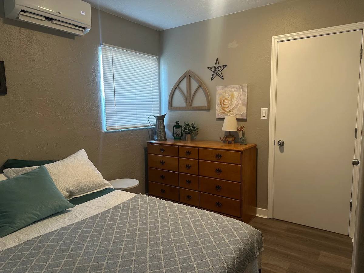 House for rent at 208 University Blvd SE, Albuquerque, NM 87106