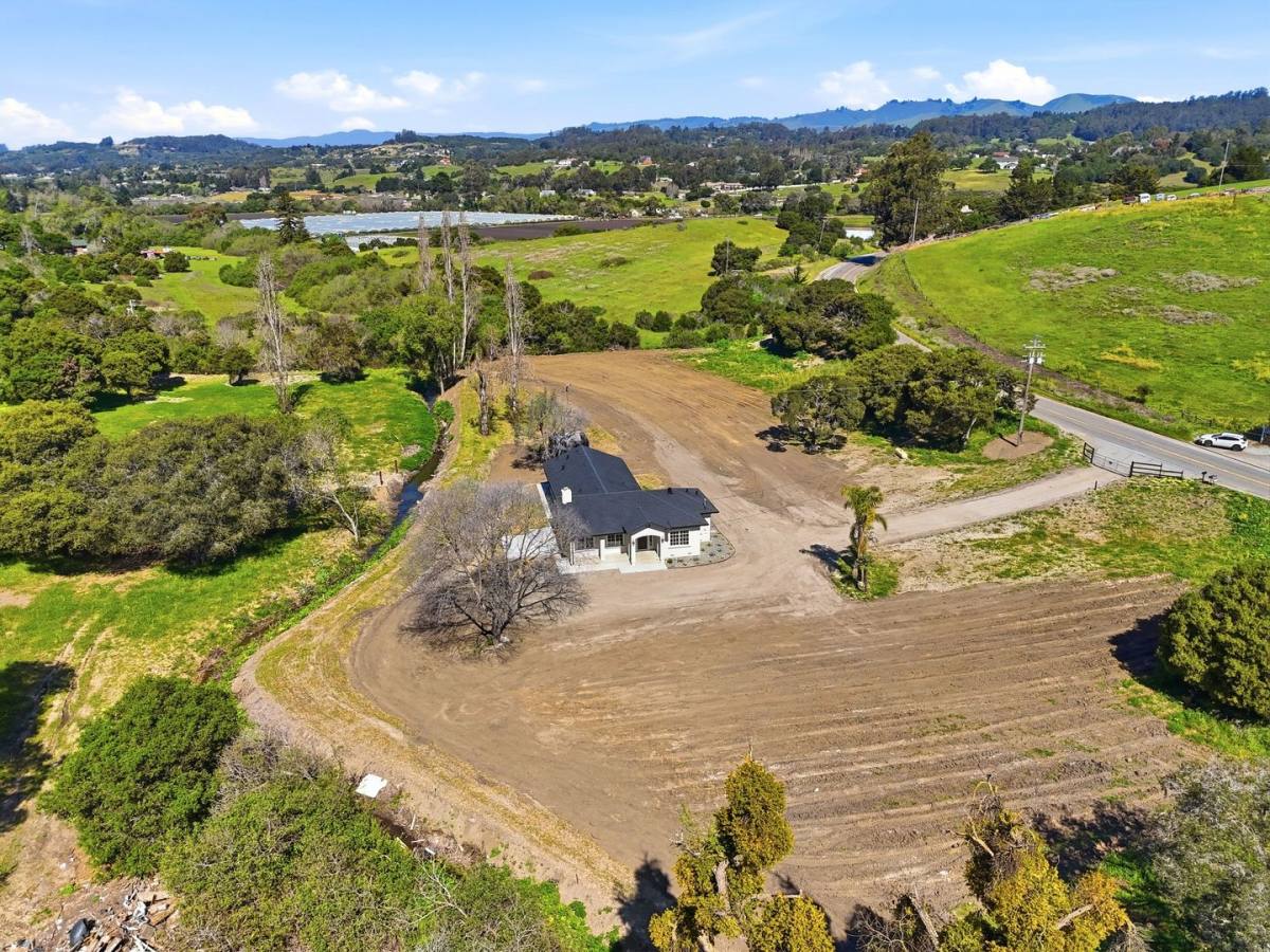 House for rent at 112 Dunbarton Rd, Aromas, CA 95004