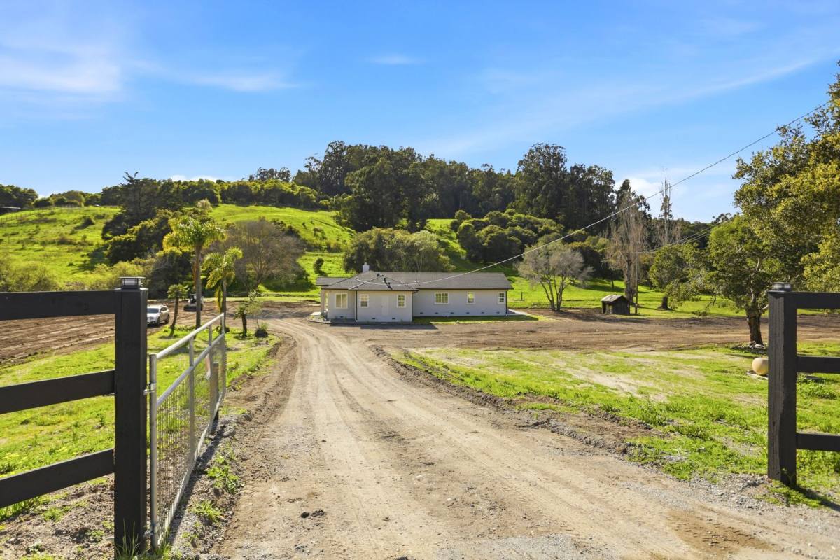 House for rent at 112 Dunbarton Rd, Aromas, CA 95004