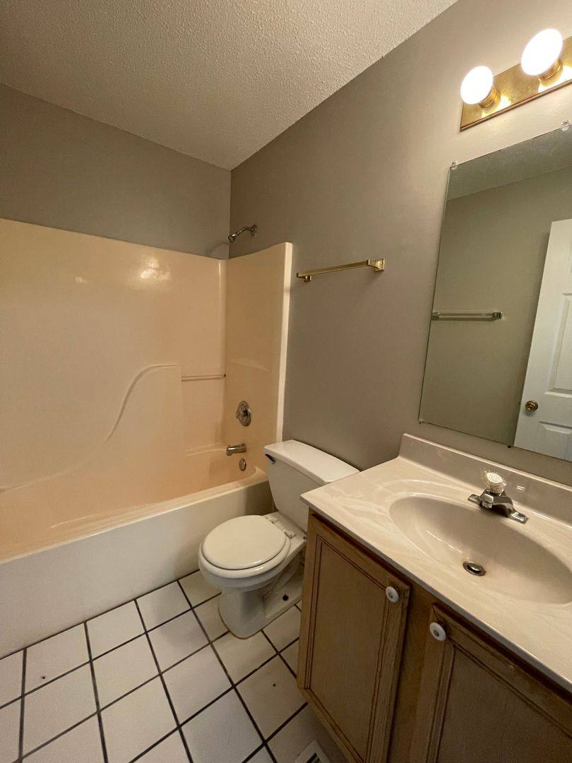 Apartment for rent at 2304-2306 Parks Edge, Columbia, MO 65202