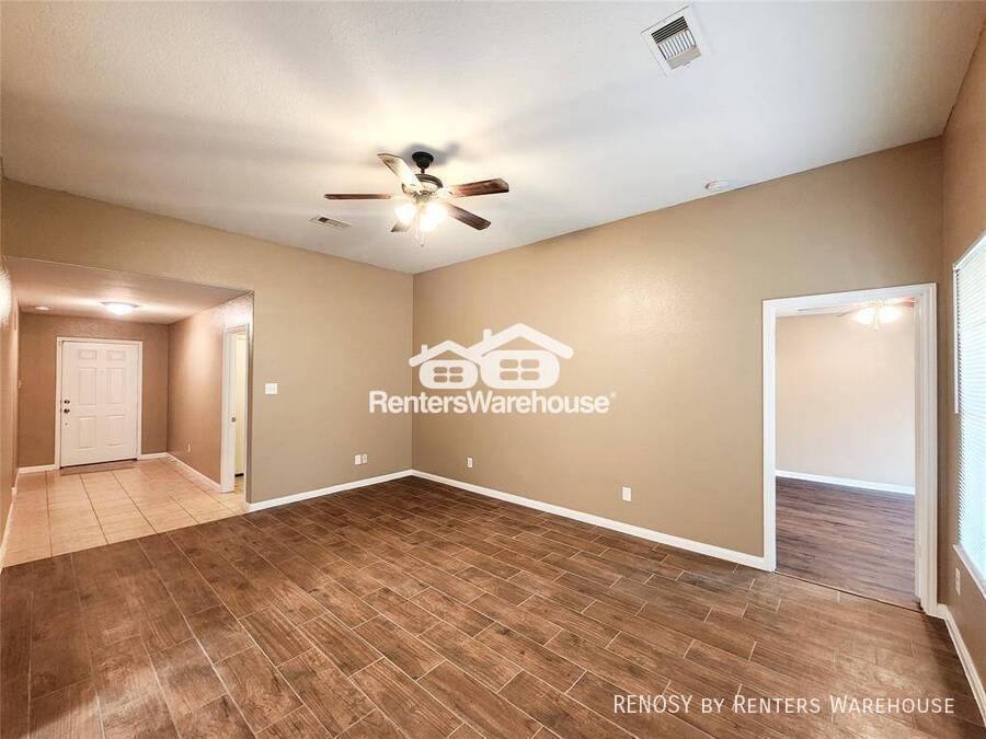 House for rent at 927 Paradise Rd, Baytown, TX 77521