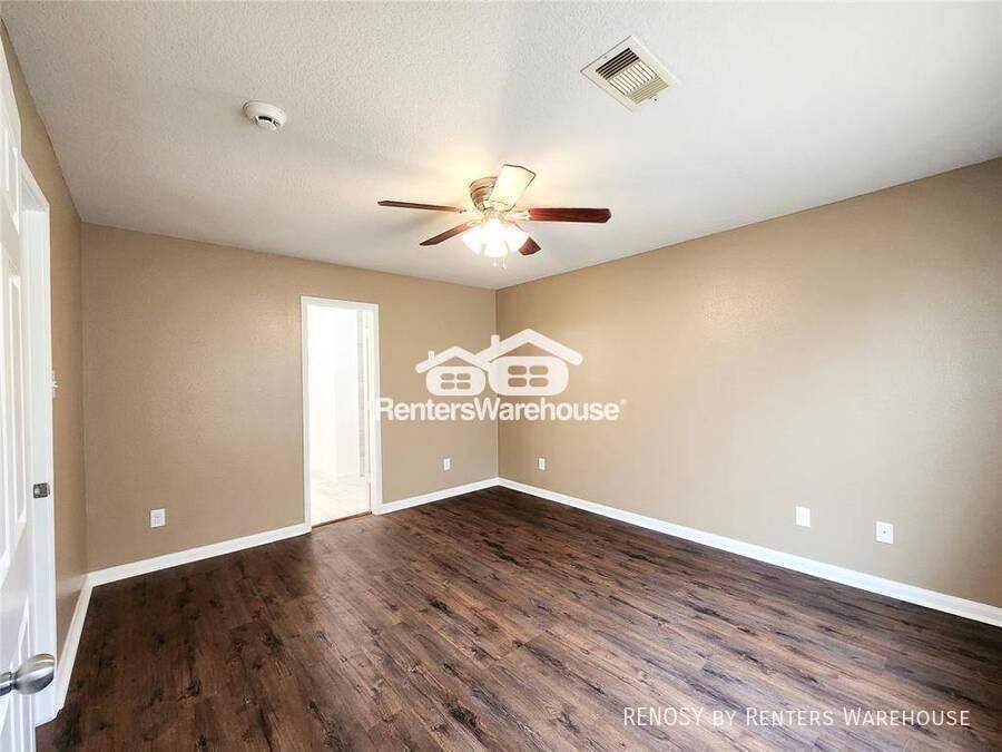 House for rent at 927 Paradise Rd, Baytown, TX 77521