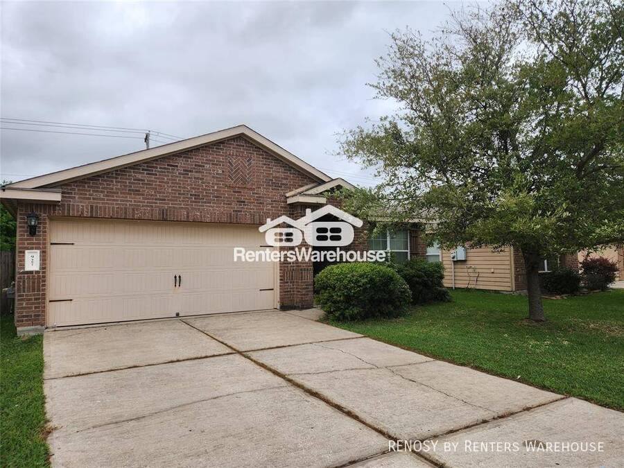 House for rent at 927 Paradise Rd, Baytown, TX 77521