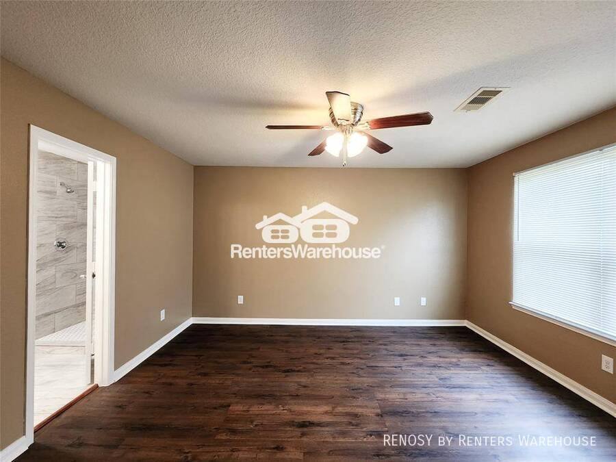 House for rent at 927 Paradise Rd, Baytown, TX 77521