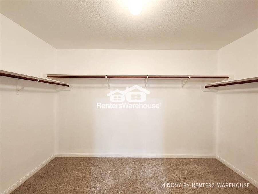 House for rent at 927 Paradise Rd, Baytown, TX 77521
