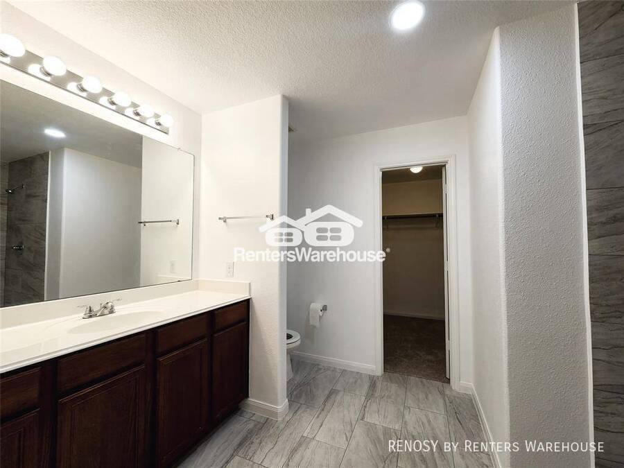 House for rent at 927 Paradise Rd, Baytown, TX 77521