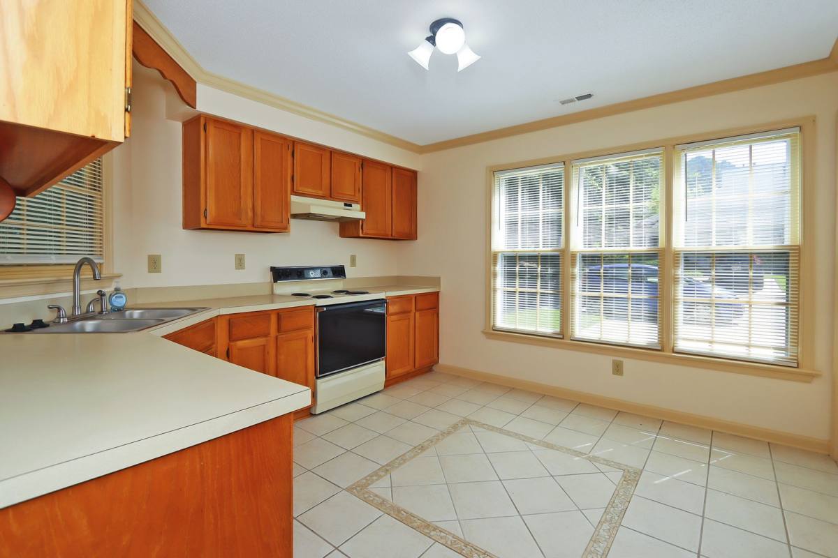 Townhouse for rent at 109 Larkspur Hollow, Yorktown, VA 23692