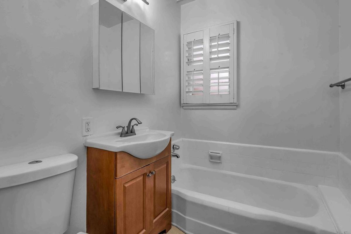Apartment for rent at 124 S Canon Dr, Beverly Hills, CA 90212