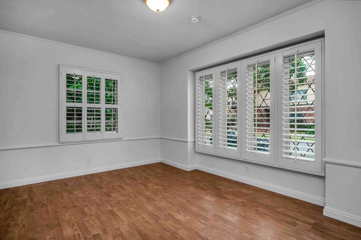 Apartment for rent at 124 S Canon Dr, Beverly Hills, CA 90212