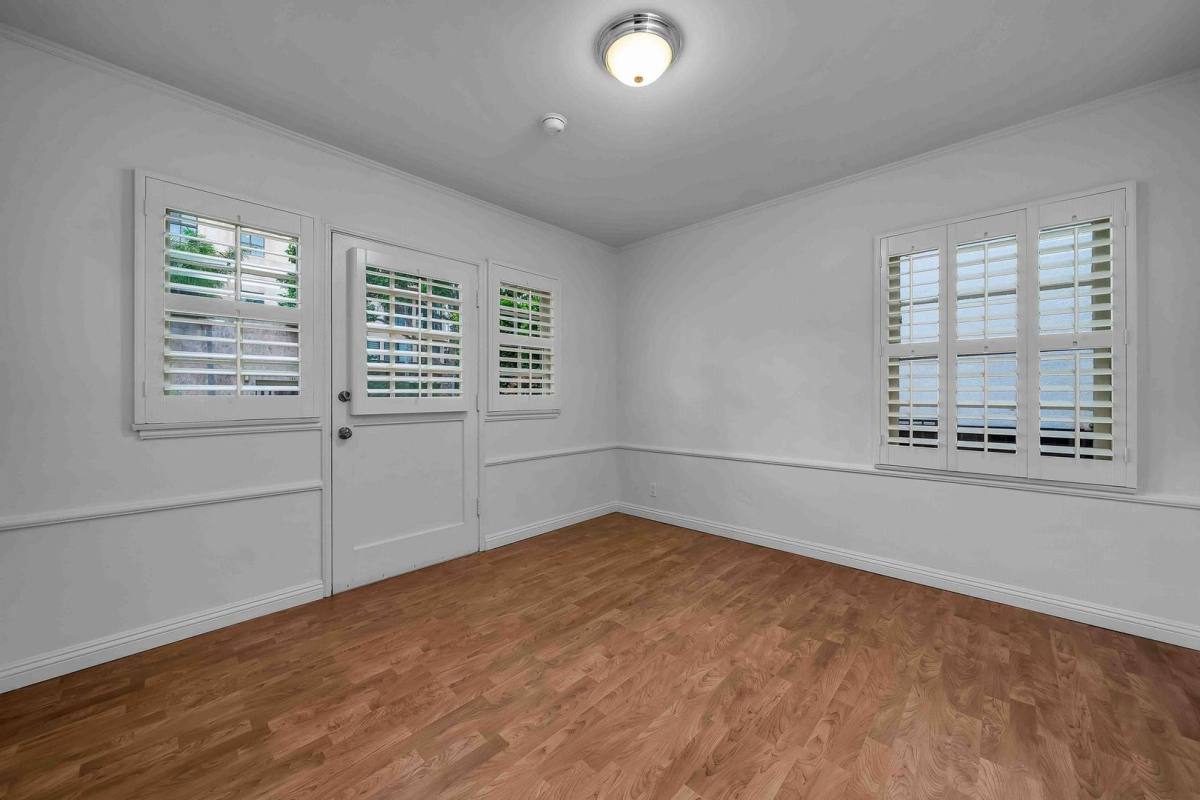 Apartment for rent at 124 S Canon Dr, Beverly Hills, CA 90212
