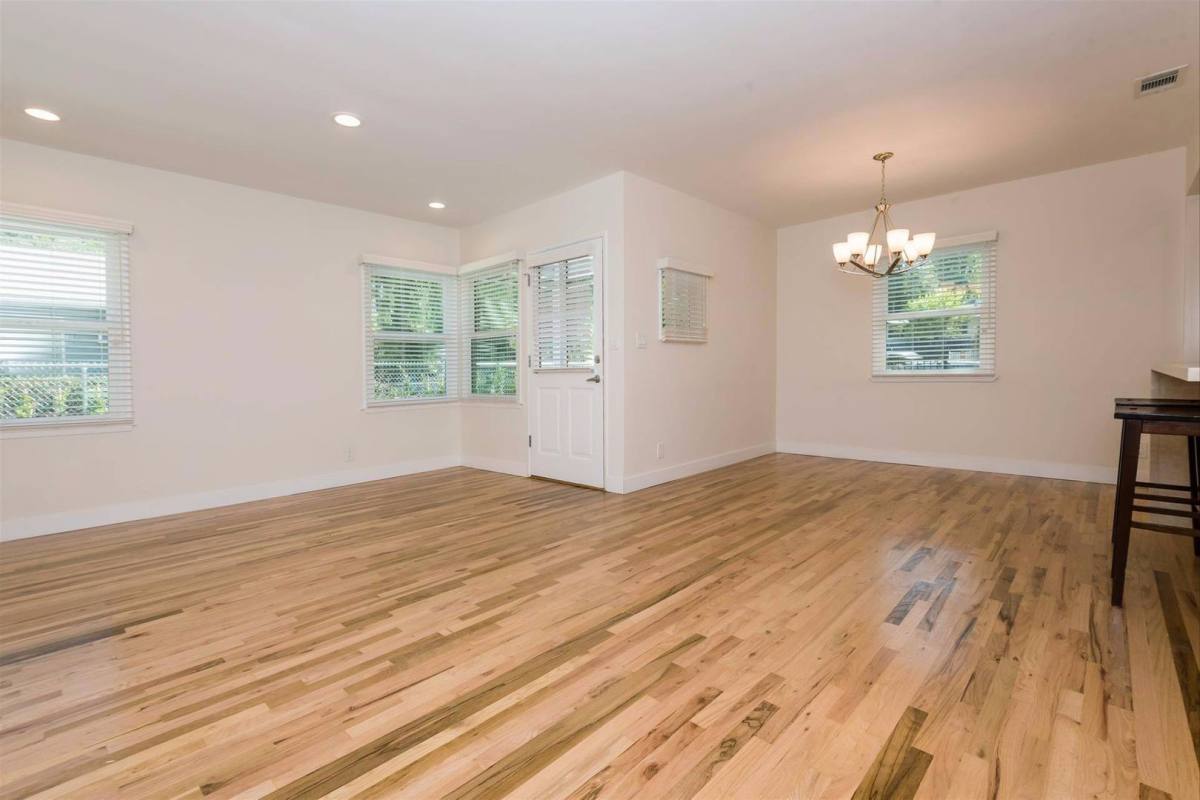 Townhouse for rent at 4752 Topanga Canyon Blvd, Woodland Hills, CA 91364