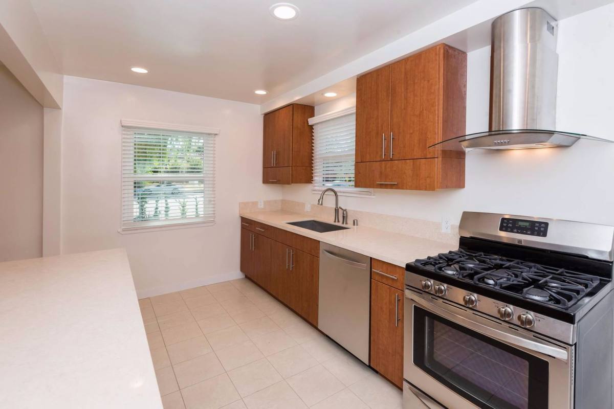 Townhouse for rent at 4752 Topanga Canyon Blvd, Woodland Hills, CA 91364