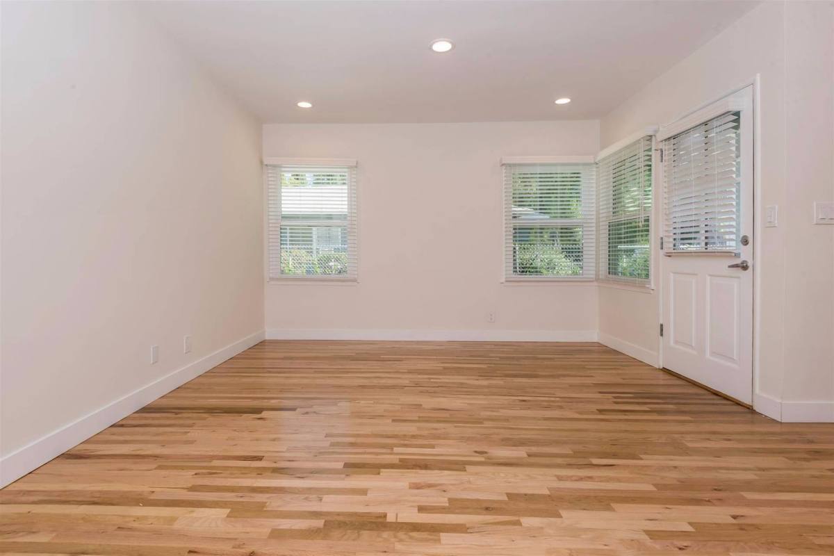 Townhouse for rent at 4752 Topanga Canyon Blvd, Woodland Hills, CA 91364