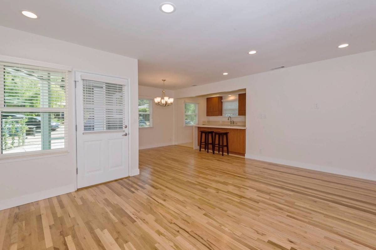 Townhouse for rent at 4752 Topanga Canyon Blvd, Woodland Hills, CA 91364