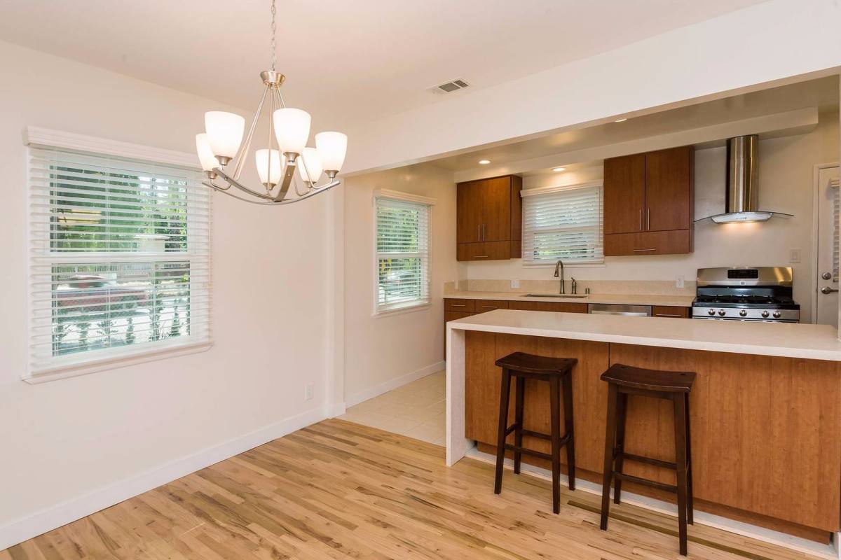 Townhouse for rent at 4752 Topanga Canyon Blvd, Woodland Hills, CA 91364