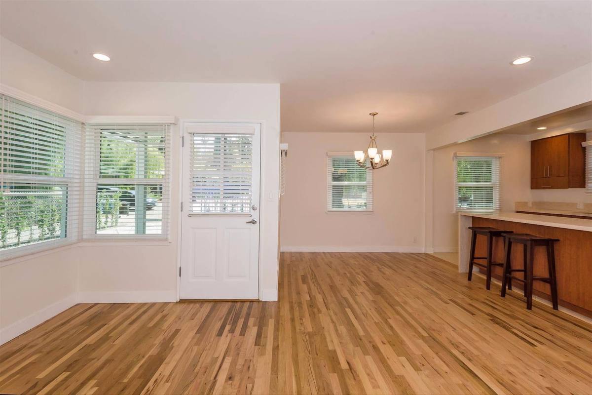 Townhouse for rent at 4752 Topanga Canyon Blvd, Woodland Hills, CA 91364