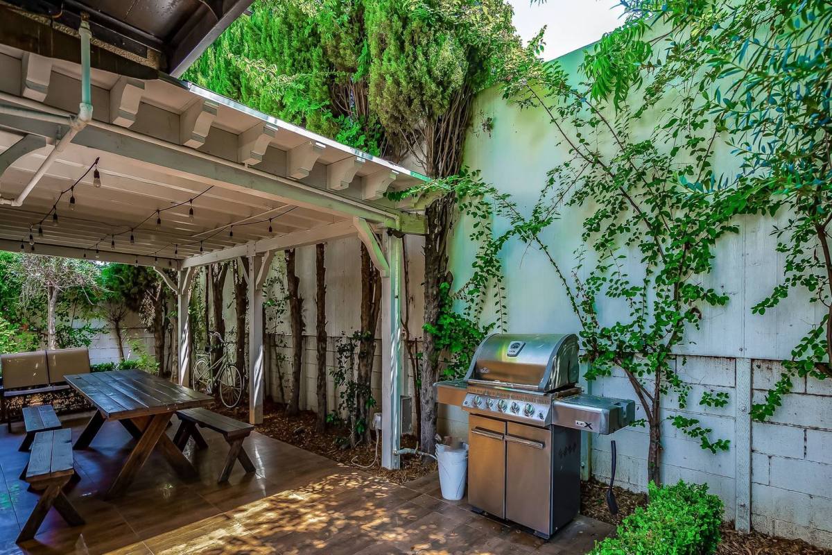 Apartment for rent at 6024 Fayette St, Los Angeles, CA 90042