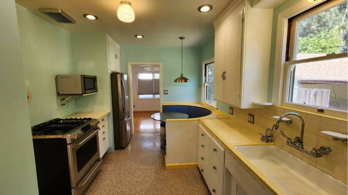 House for rent at 935 Swanston Dr, Sacramento, CA 95818
