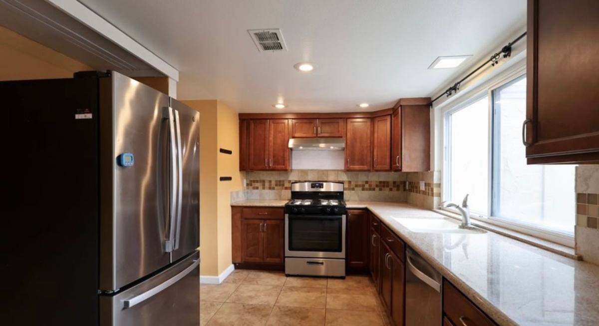 Townhouse for rent at 3108 Via Grande, Sacramento, CA 95825