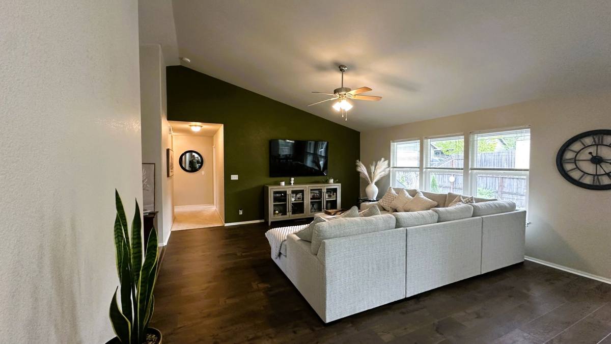House for rent at 2409 SE Chinaberry Ave, Roseburg, OR 97470