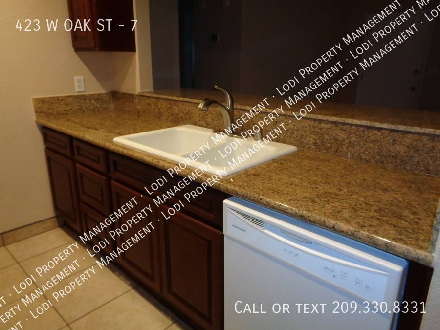Apartment for rent at 423 W Oak St #7, Lodi, CA 95240