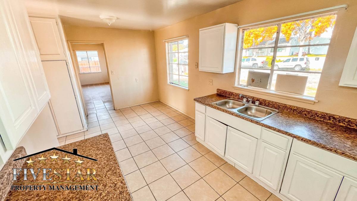 House for rent at 2105 Del Amo Way, Bakersfield, CA 93305