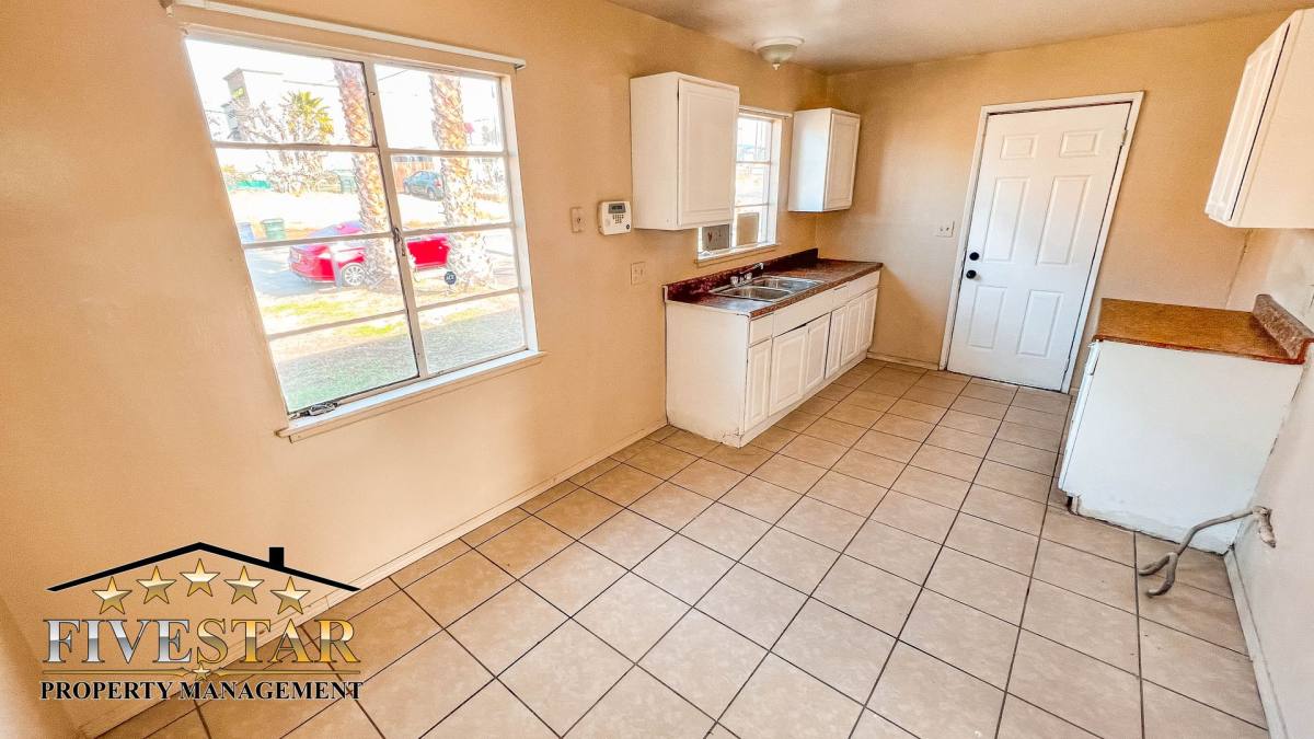 House for rent at 2105 Del Amo Way, Bakersfield, CA 93305
