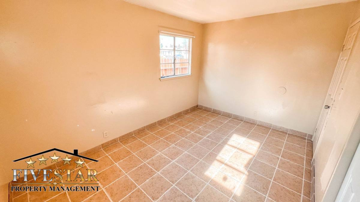 House for rent at 2105 Del Amo Way, Bakersfield, CA 93305