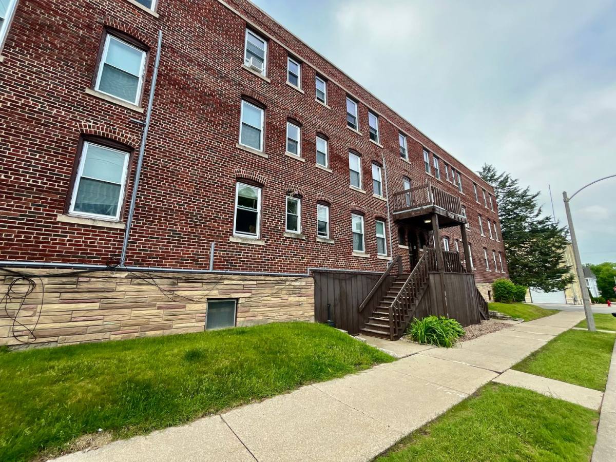 1709 E Park Place, Milwaukee, WI 53211 - Apartment for Rent