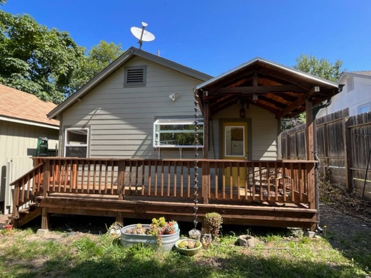 House for rent at 478 Oak St, Garberville, CA 95542