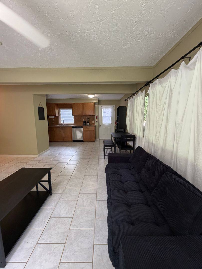 Apartment for rent at 529-B Wainaku St, Hilo, HI 96720