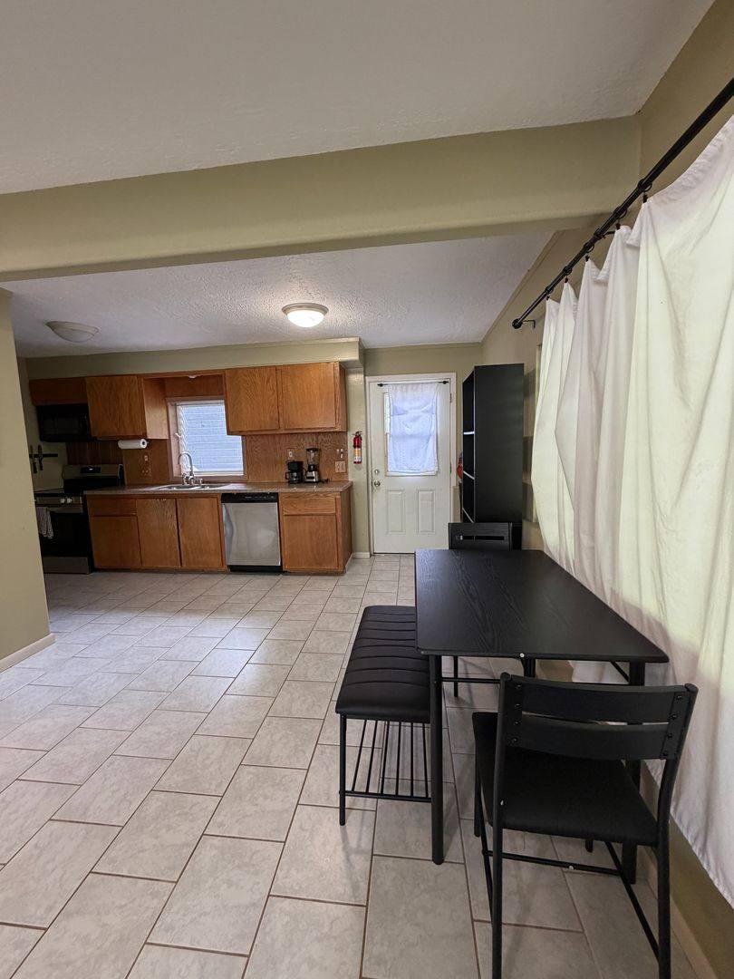 Apartment for rent at 529-B Wainaku St, Hilo, HI 96720