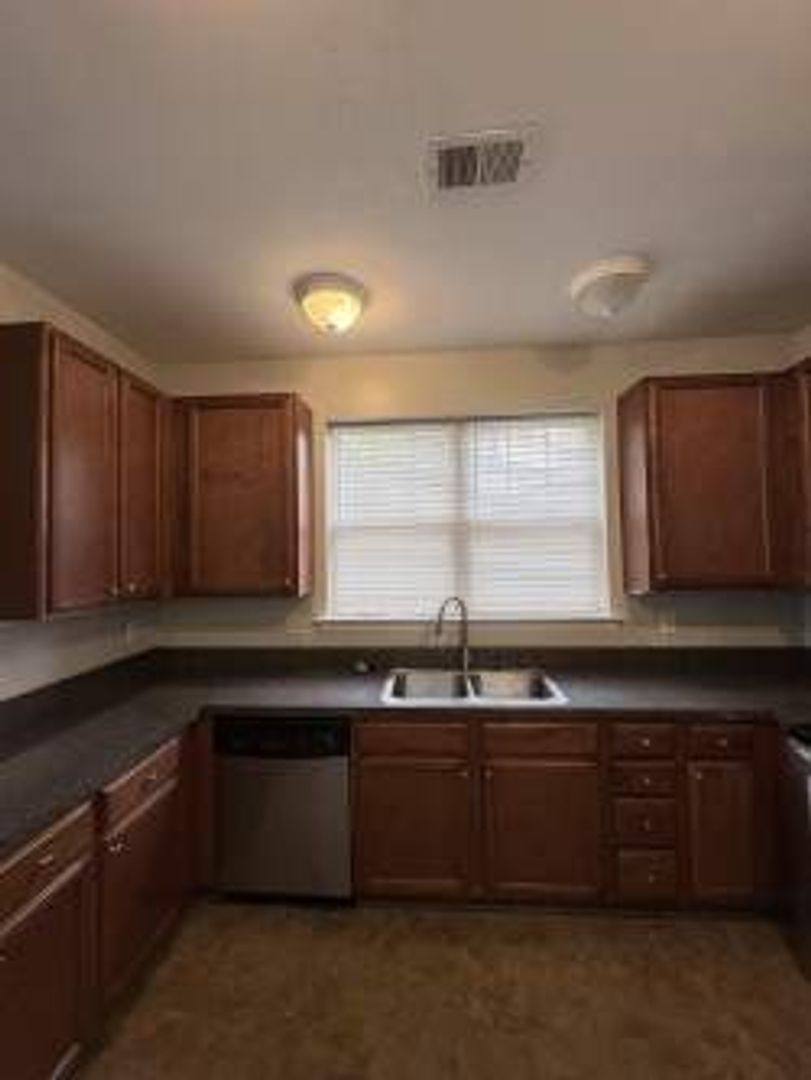 House for rent at 5300 Warminster Dr, Virginia Beach, VA 23455