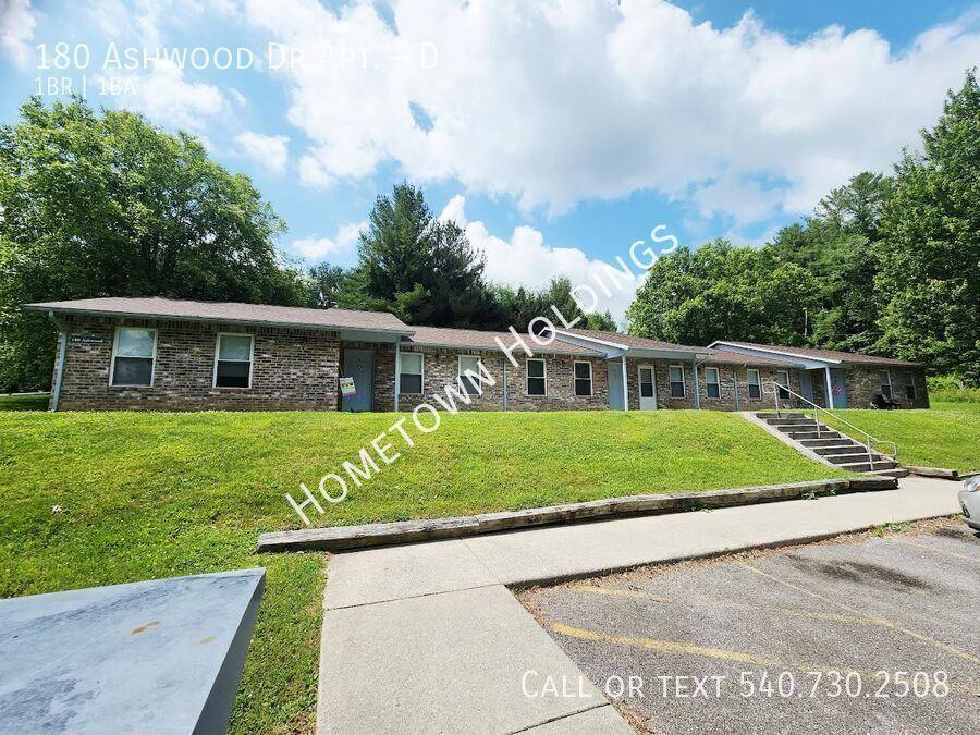 Apartment for rent at 180 Ashwood Dr #D, Tazewell, VA 24651