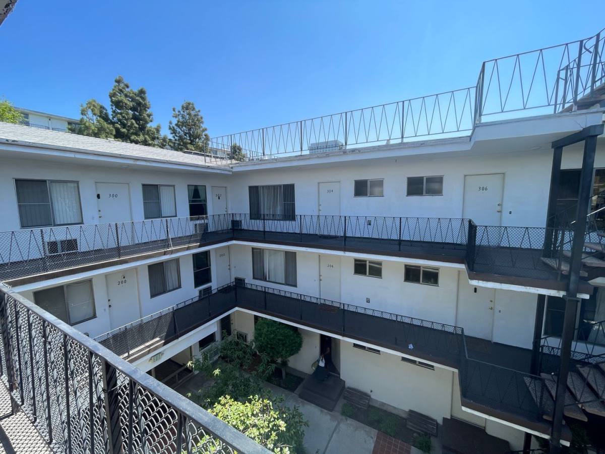 Apartment for rent at 450 W Doran St, Glendale, CA 91203