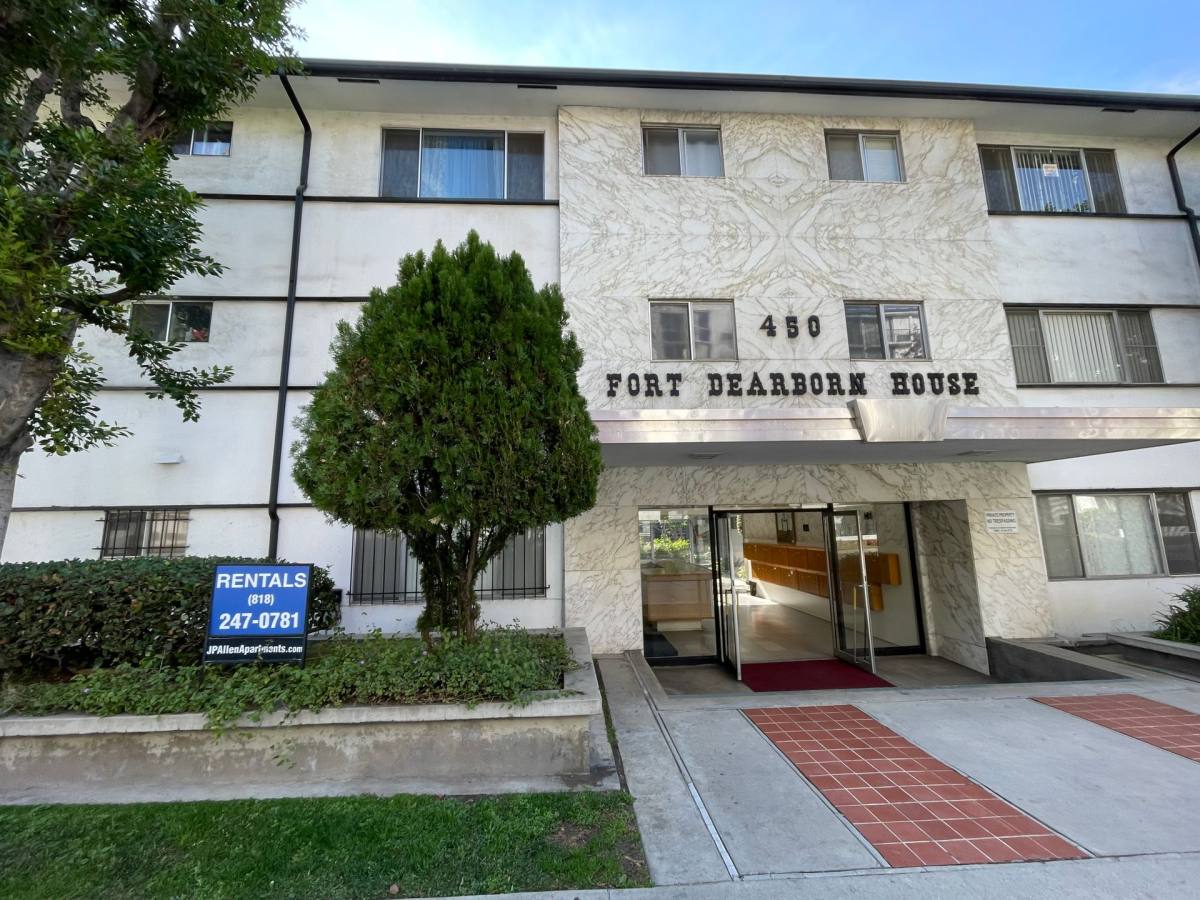 Apartment for rent at 450 W Doran St, Glendale, CA 91203