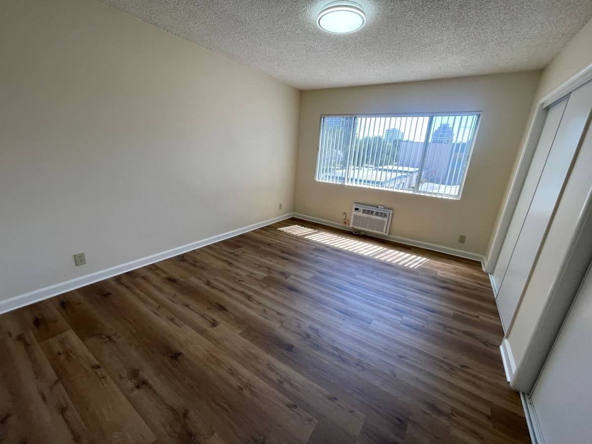 Apartment for rent at 450 W Doran St, Glendale, CA 91203