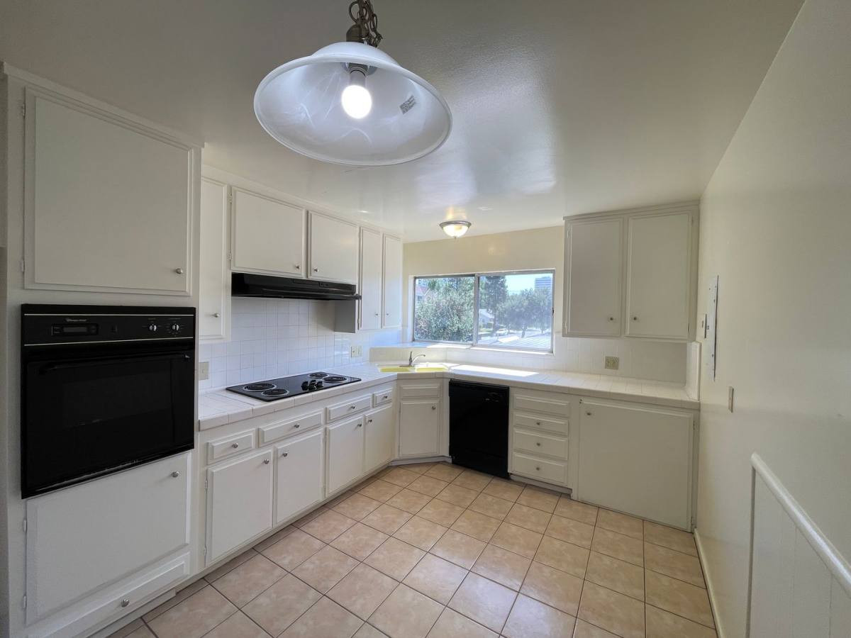 Apartment for rent at 450 W Doran St, Glendale, CA 91203