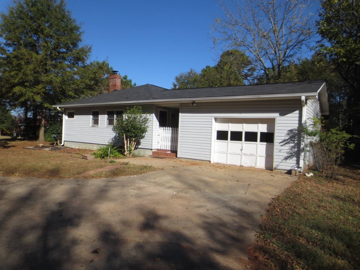 House for rent at 1799 Powder Springs Rd SW, Marietta, GA 30064