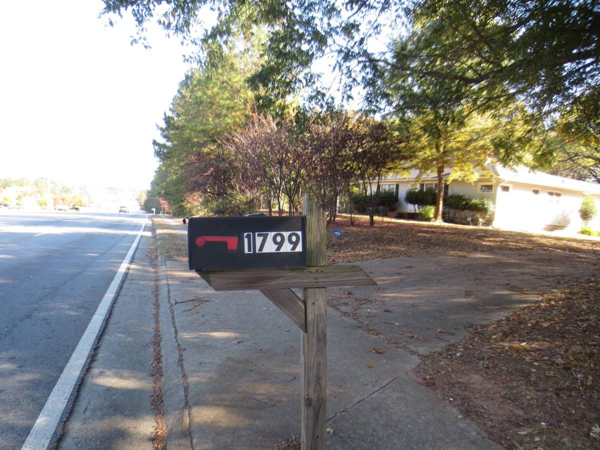 House for rent at 1799 Powder Springs Rd SW, Marietta, GA 30064