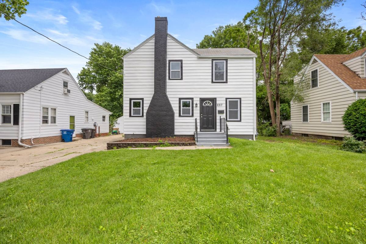 House for rent at 2317 47th St, Des Moines, IA 50310