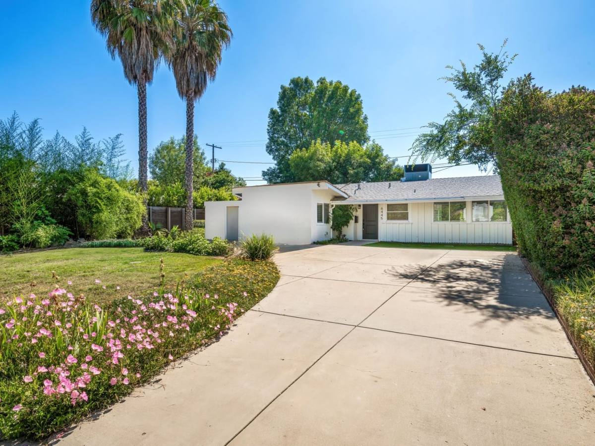 House for rent at 6445 Oakdale Ave, Woodland Hills, CA 91367
