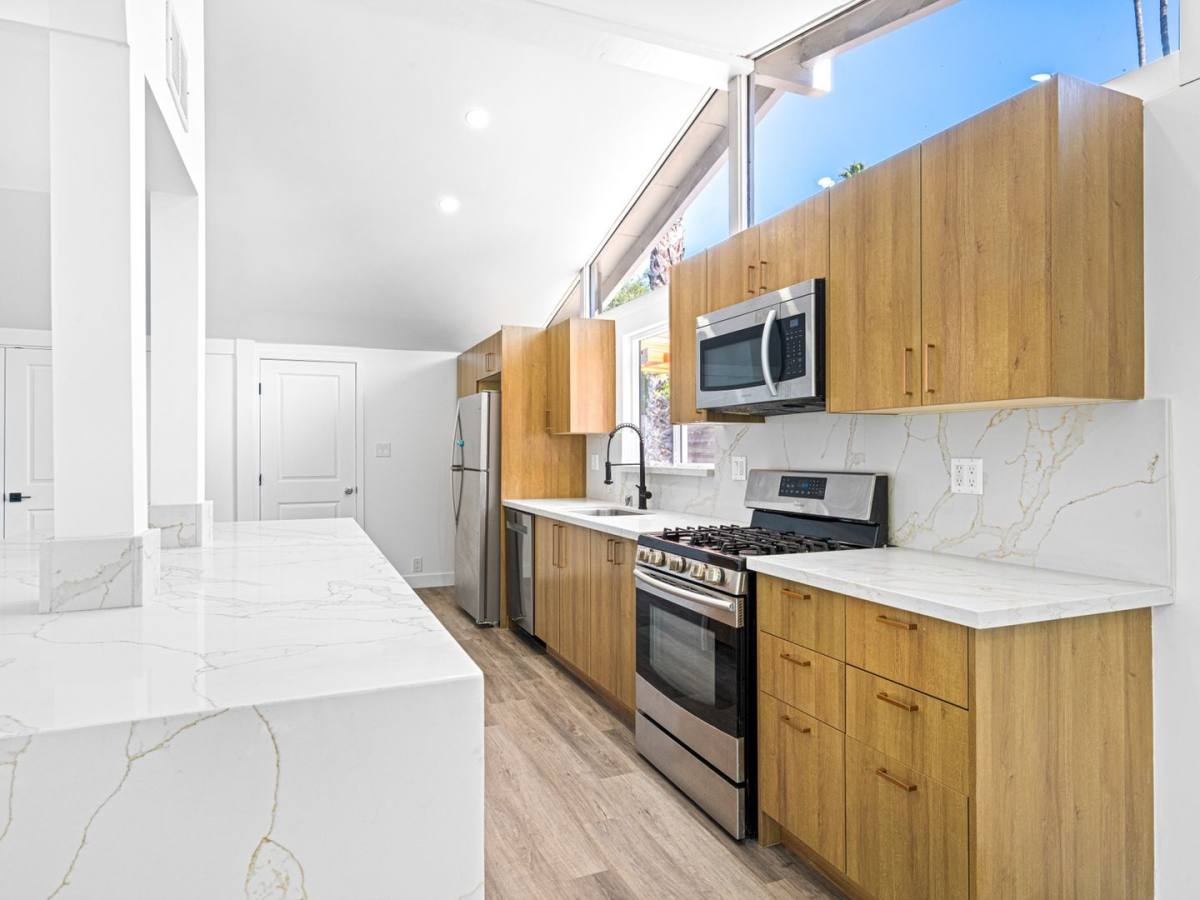 House for rent at 6445 Oakdale Ave, Woodland Hills, CA 91367