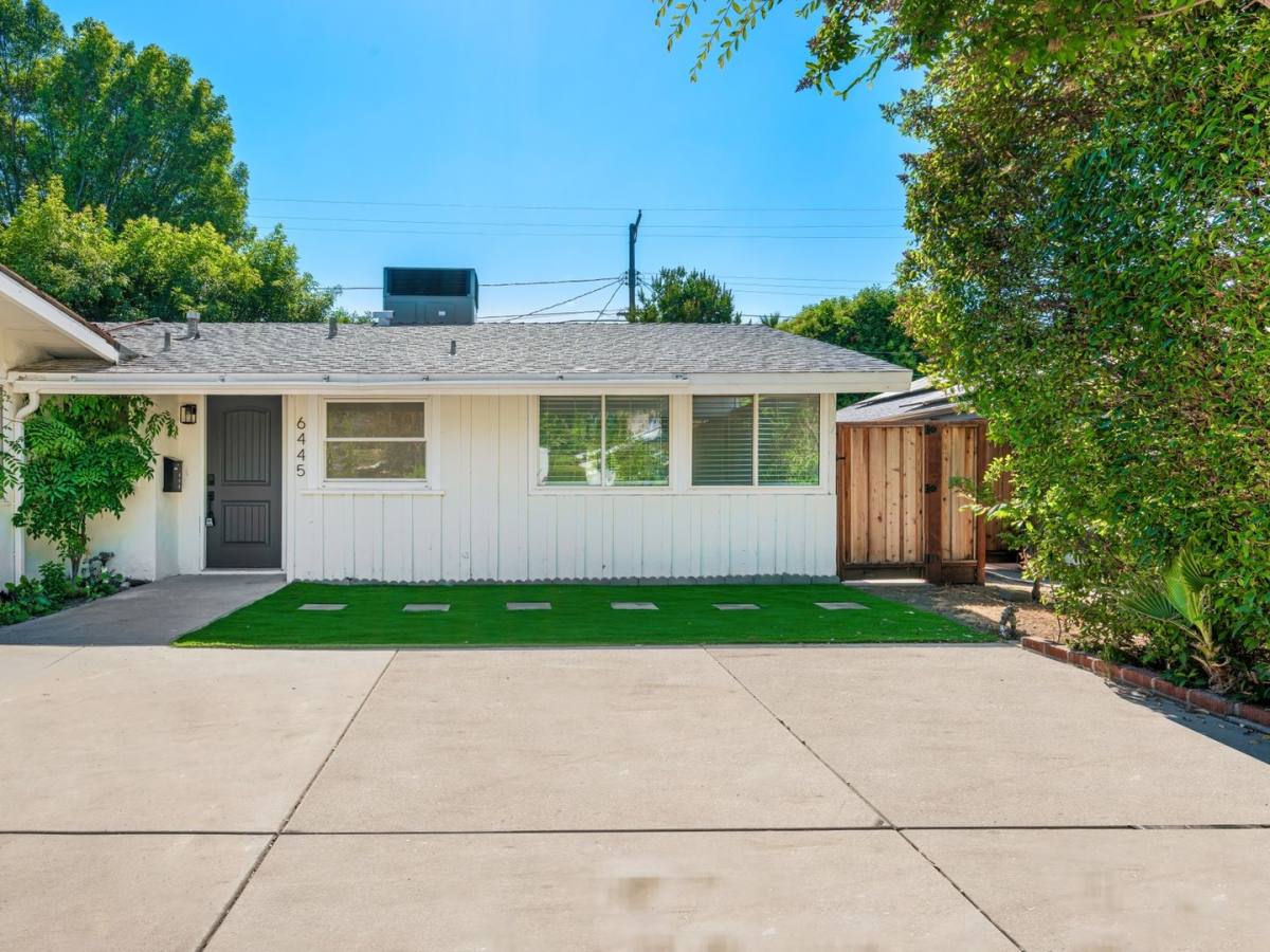 House for rent at 6445 Oakdale Ave, Woodland Hills, CA 91367