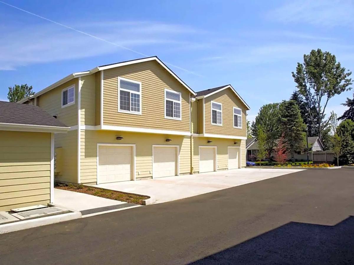 Apartment for rent at 30625 SW Willamette Way E, Wilsonville, OR 97070