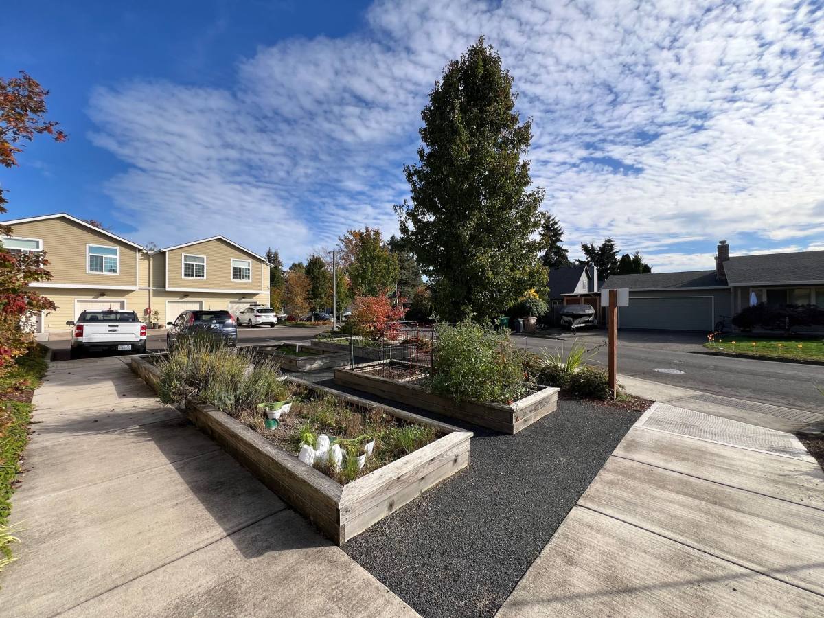 Apartment for rent at 30625 SW Willamette Way E, Wilsonville, OR 97070