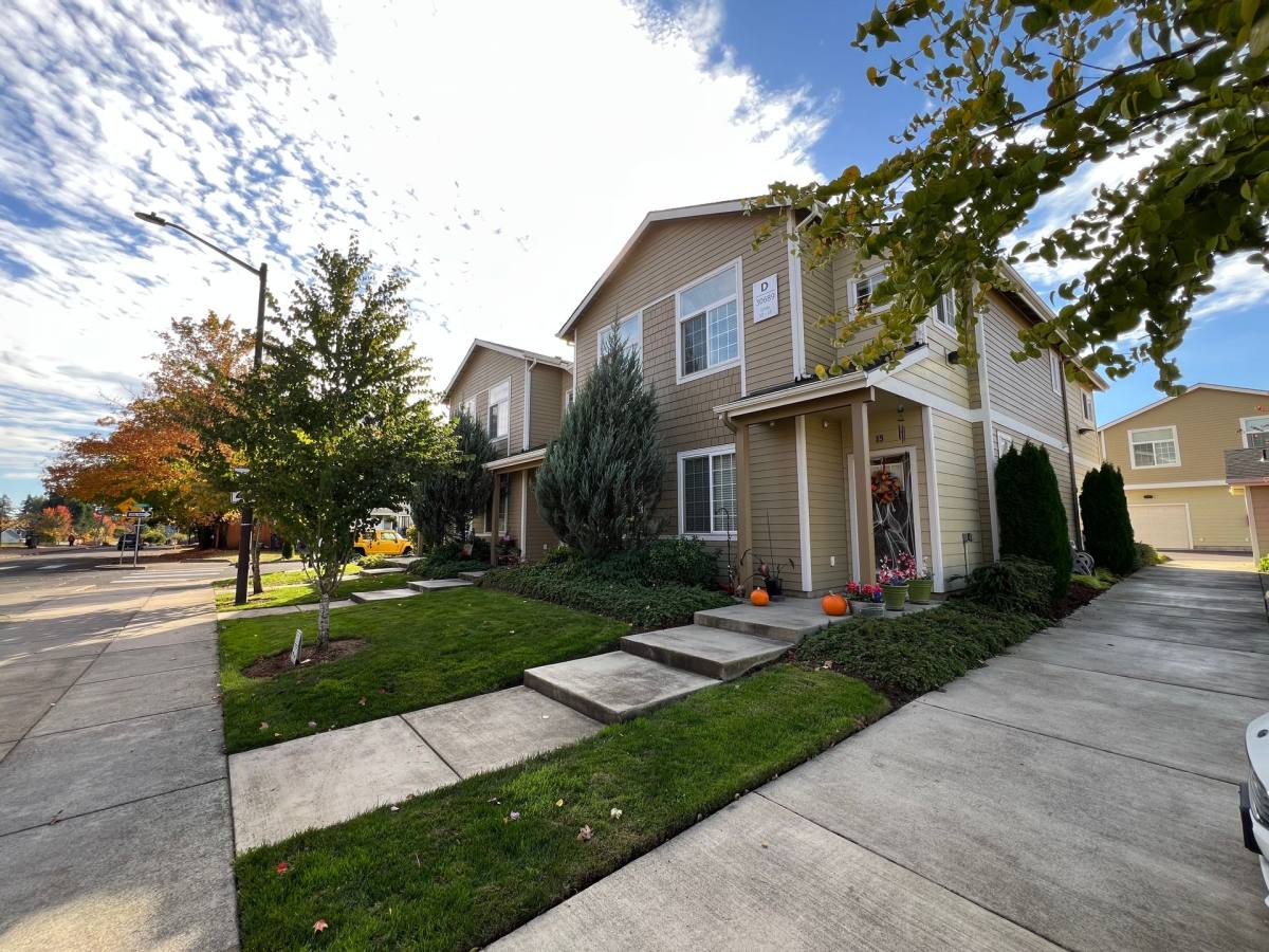 Apartment for rent at 30625 SW Willamette Way E, Wilsonville, OR 97070